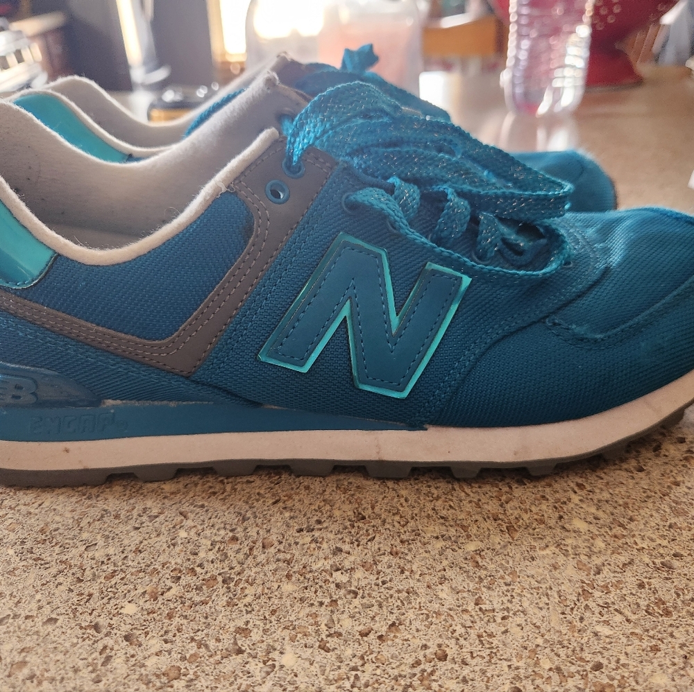 New BALANCE Womens Size 9